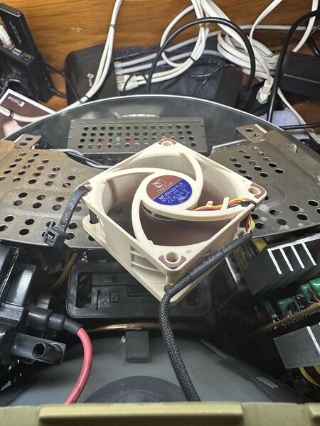 Arquivo:Imac-g3-cooler-interno-novo-superior1.jpg